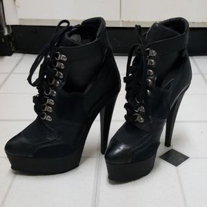 River island ankle boots UK 7 or US 9.